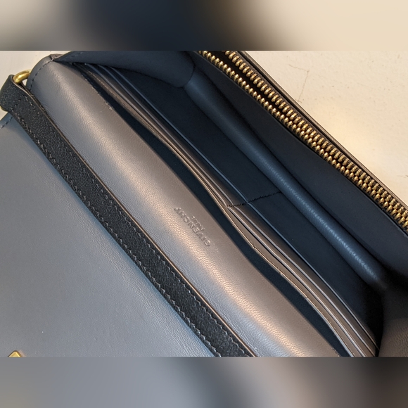 GIVENCHY WOC <<⬇️PRICE DROP⬇️>> - Picture 10 of 11